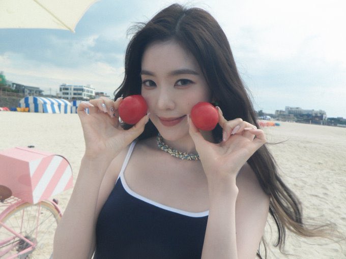 Dearxirene's tweet photo. 아 향수냄새 .. .. . .  . https://t.co/th3MnDvM36