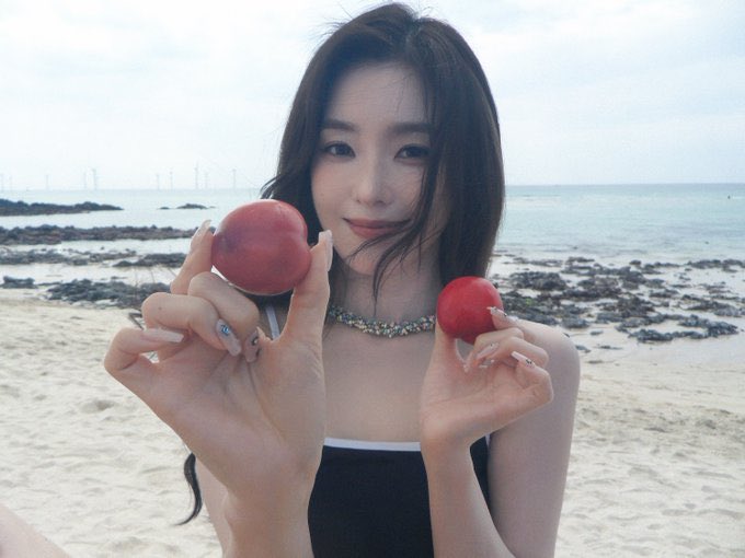 Dearxirene's tweet photo. 아 향수냄새 .. .. . .  . https://t.co/th3MnDvM36
