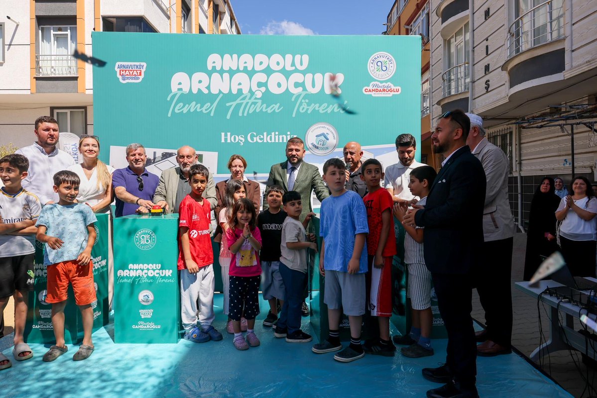 ArnavutkoyBel's tweet photo. Anadolu Mahallemizde temalini attığımız 1500 m² alanlı ArnaÇocuk tesisimiz; 4 derslik, yemekhane ve etkinlik alanlarıyla miniklerimize modern bir eğitim ortamı sunacak. Hayırlı olsun! 🎉

#ArnavutköyHayatBurada #MustafaCandaroğlu https://t.co/fTqt7NuC0n
