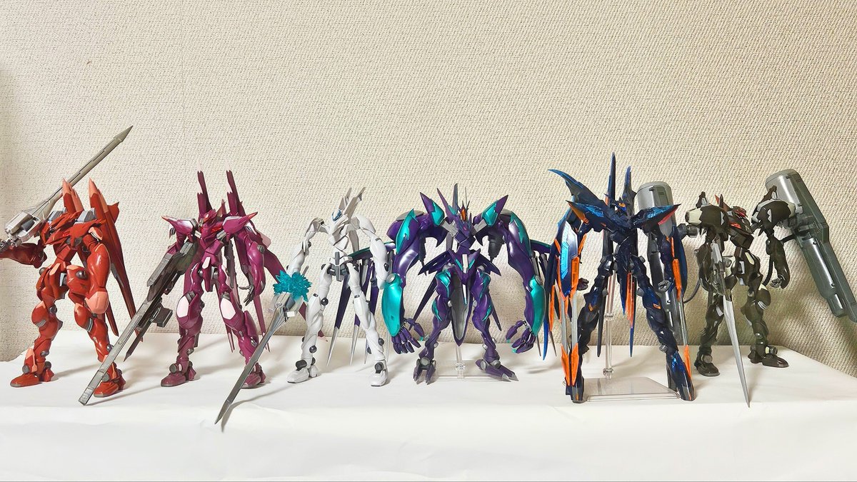 chaoskipper11's tweet photo. #MODEROID

とりあえずファフナー全機、リカバリー完了！

一部パーツが見つからない機体もありますが、複数買いしたものからパーツを拝借すればなんとかなりそう。

せっかくなので、集合写真をば。
横並びは初めて撮ります✨

余震が怖いので、この後はしばらく低地に保管します

#蒼穹のファフナー https://t.co/On02ElhXy3