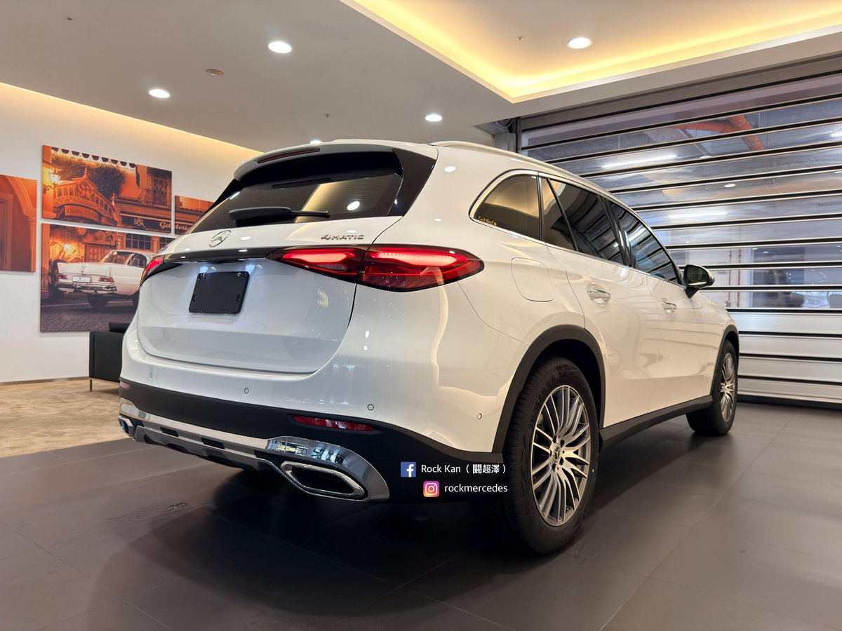 Mercedes_Rock's tweet photo. 🎉 豪華優雅休旅 The GLC 吉日交車 🎉

動感與優雅的結合，圓潤飽滿的線條與Avantgarde套件完美融合，相互輝映💪

同時，高質感霧面黑色木頭飾板交織鋁質線條，與光影懸浮等設計，營造了最佳奢華氛圍😍😍😍

The Best or Nothing

#DynamicAllTheWay
#GLC #X254
#MercedesAMG #WorldsfastestFamily https://t.co/WjgmSFa3pw