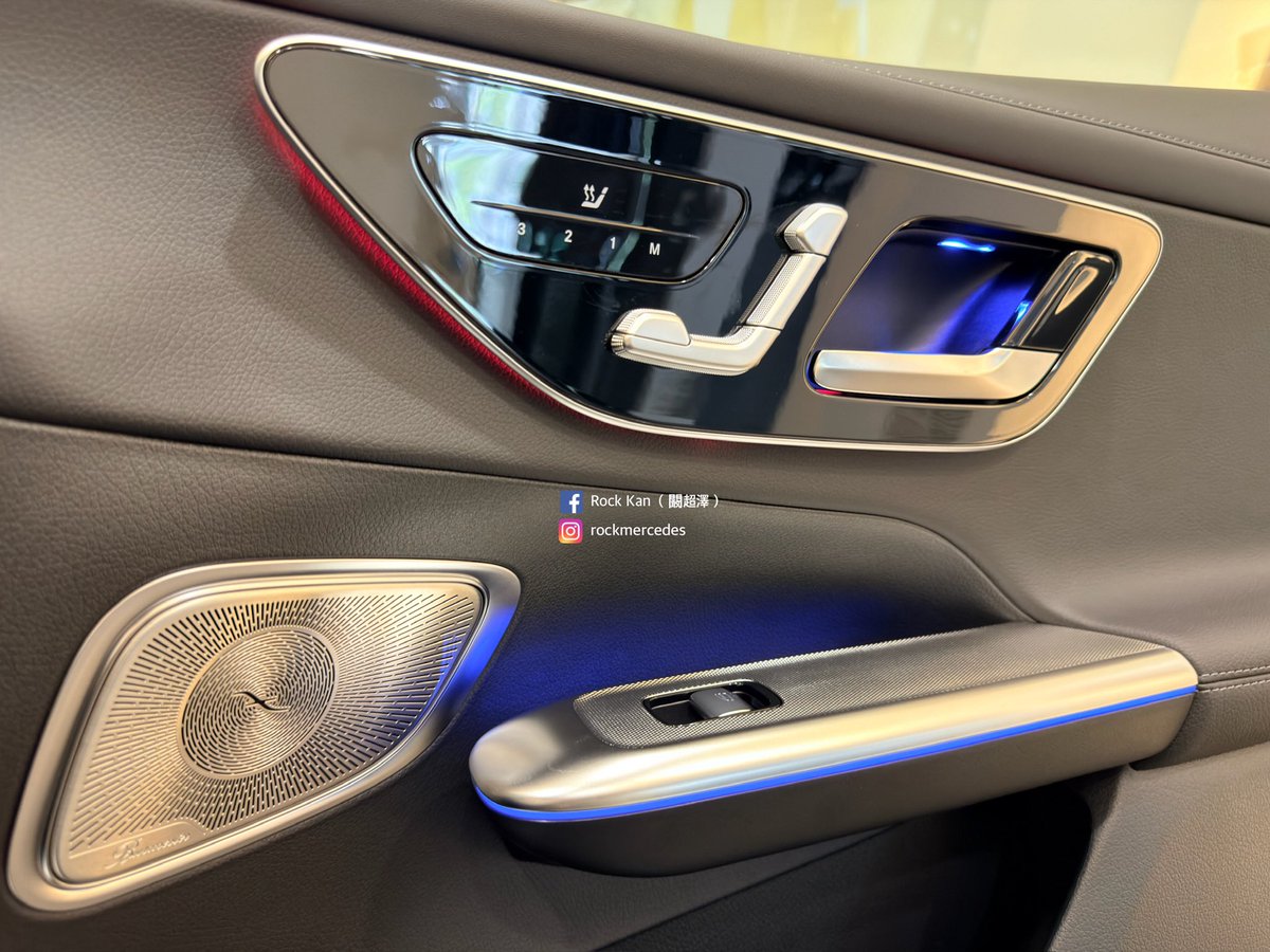 Mercedes_Rock's tweet photo. 🎉 豪華優雅休旅 The GLC 吉日交車 🎉

動感與優雅的結合，圓潤飽滿的線條與Avantgarde套件完美融合，相互輝映💪

同時，高質感霧面黑色木頭飾板交織鋁質線條，與光影懸浮等設計，營造了最佳奢華氛圍😍😍😍

The Best or Nothing

#DynamicAllTheWay
#GLC #X254
#MercedesAMG #WorldsfastestFamily https://t.co/WjgmSFa3pw