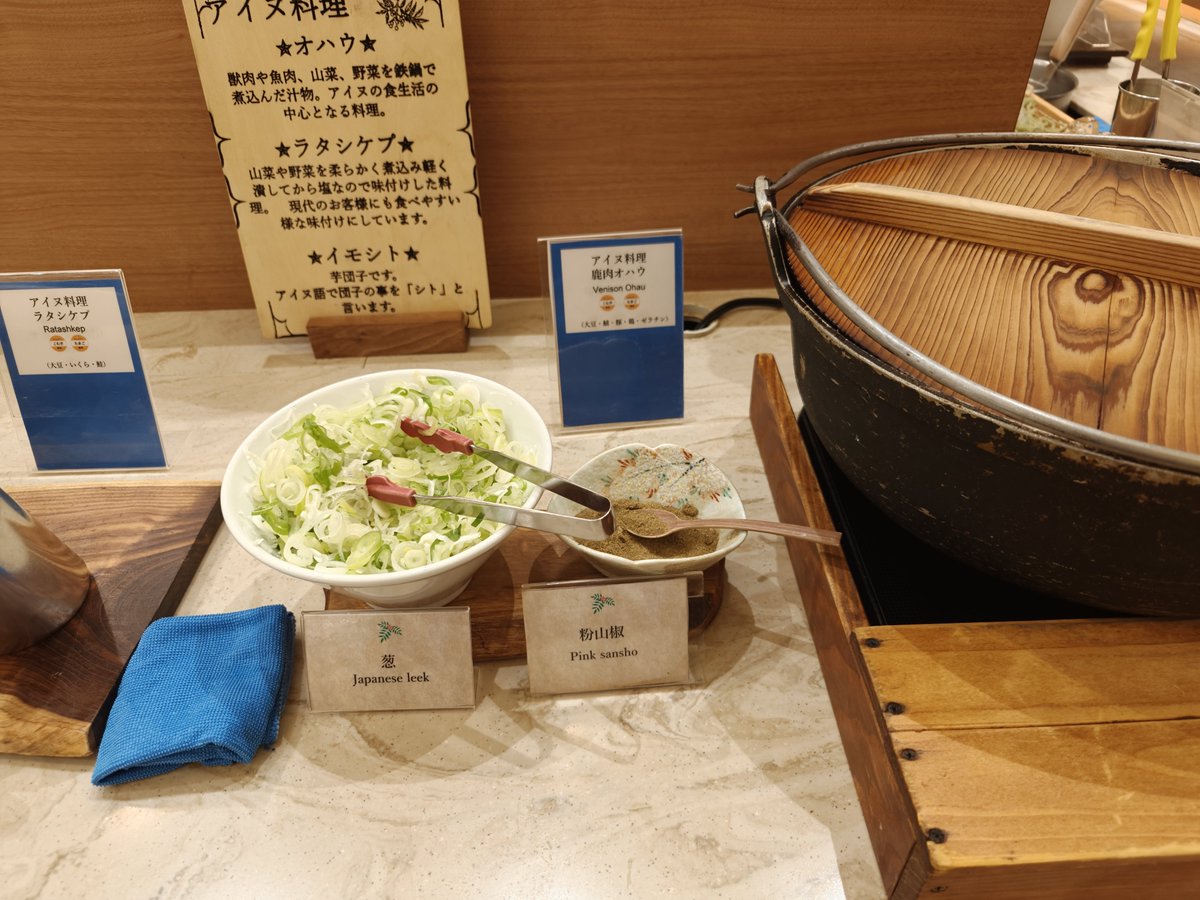 Low13Fe's tweet photo. 結婚記念日なので登別の万世閣へ。
晩御飯ビッフェにて、我々にとって見逃せない料理を発見。

全部美味しかった😋 https://t.co/wsOwlhQ84x