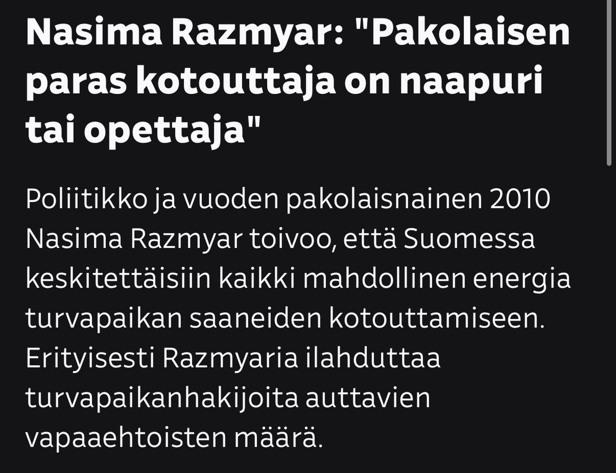 ottojuote's tweet photo. Kotouttaminen ei toimi, koska kotouttaminen ei voi toimia.

Jos ihminen pitää kotouttaa, hän ei voi kotoutua.

Kotouttamisen julkilausuttu tehtävä on ratkaista maahanmuuton ongelmia. Sen tosiasiallinen tehtävä on estää niiden ratkaiseminen rajaamalla itse maahanmuutto sekä ongelmien syiden että sallittujen ratkaisujen ulkopuolelle.

Kotouttaminen on valemaali joka irrottaa seuraukset niiden syistä, vapauttaa vastuulliset vastuusta ja tekee päätösten hinnan maksavista ihmisistä moraalisesti syyllisiä.

Minä en koskaan kotoutuisi Afganistaniin siinä merkityksessä, että omaksuisin sen kulttuurin, moraalin tai uskonnon omieni tilalle. Opettaisin lapsilleni oman kulttuurini, moraalini ja uskontoni olevan parempia, koska pidän niitä parempina ja monia Afganistanissa vallitsevia tapoja, moraalikäsityksiä ja yhteiskunnallisia käytäntöjä irvokkaan barbaarisina.

Eikä minulla ole mitään järkevää syytä olettaa, että Afganistanista Suomeen muuttanut tekisi päinvastoin: pitäisi omaa kulttuuriaan, kansaansa, moraaliaan ja uskontoaan minun vastaaviani huonompina ja luopuisi niistä suomalaisen viranomaisen pyynnöstä.

Ihminen ei jätä itseään rajalle. Hän tuo mukanaan kielensä, uskontonsa, moraalinsa, lojaalisuutensa sekä käsityksensä perheestä, vallasta, naisista, lapsista ja oikeasta yhteiskuntajärjestyksestä. Niitä ei vaihdeta kursseilla, hankkeilla tai kotouttamissuunnitelmilla.

Kun maahanmuutto tuottaa heikkoa työllisyyttä, tuhoaa peruskoulun, luo turvattomuutta, paisuvua julkisia menoja ja yhteiskunnan normeja halveksivia rinnakkaisyhteisöjä, maahanmuuttopolitiikkaa tai maahanmuuttajia ei koskaan aseteta vastuuseen. Keskustelu siirretään kotouttamiseen ja kantaväestöön.

Sen jälkeen ei kysytä, keitä maahan otettiin, kuinka paljon, millä perusteilla ja miksi. Ei kysytä, olivatko päätökset järkeviä, miten se suomalaisia vahingoitti tai olisiko kyseinen maahanmuutto pitänyt estää.

Kysytään, mitä suomalaiset tekivät väärin.

Vastuu sysätään tavalliselle suomalaiselle, joka ei päättänyt kummastakaan mutta joka on pakotettu maksamaan molempien seuraukset.

Hänen ja hänen perheensä hyvinvoinnista leikataan kustannukset. Hänen lapsensa pannaan turvattomaan ja kelvottomaan kouluun. Hänen asuinalueensa ja kotinsa arvo tuhotaan. Hänen palvelunsa rapautetaan ja muutetaan hänen tahtonsa vastaisesti.

Sen jälkeen hänet tehdään moraalisesti syylliseksi siihen, ettei hän suostu vaikenemaan hänelle pakotetusta taakasta ja häneen kohdistetusta vääryydestä.

Siksi jokainen epäonnistuminen johtaa aina samaan vaatimukseen: ei vähemmän ongelmia tuottavaa maahanmuuttoa, vaan enemmän kotouttamista. Lisää rahaa, hankkeita, virkamiehiä, järjestöjä ja vastaanottavan väestön uudelleenkouluttamista.

Epäonnistuminen ei kumoa politiikkaa vaan ruokkii sitä: jokainen epäonnistuminen muutetaan todisteeksi siitä, ettei politiikkaa ollut tarpeeksi, ja perusteeksi seuraavalle, entistä kalliimmalle kierrokselle.

Kotouttaminen on mekanismi, jolla ongelmien aiheuttajat vapautetaan vastuusta, seuraukset pakotetaan tavallisten suomalaisten kannettaviksi ja vääryyden nimeäminen muutetaan moraaliseksi rikokseksi.

Suomalaiset eivät ole syytettyjä vaan asianomistajia. On korkea aika palauttaa vastuu sinne, minne se kuuluu, nimetä meille tehty vääryys ja vaatia sen tekijät tilille. He, jotka ovat sälyttäneet tekojensa seuraukset kannettaviksemme ja vaatineet meitä vaikenemaan niistä, eivät ole kelvollisia neuvomaan eivätkä varsinkaan tuomitsemaan meitä. He eivät ole tuomareita vaan vastaajia. 

Lisää uudessa Suomen Nostatuksesta alta: