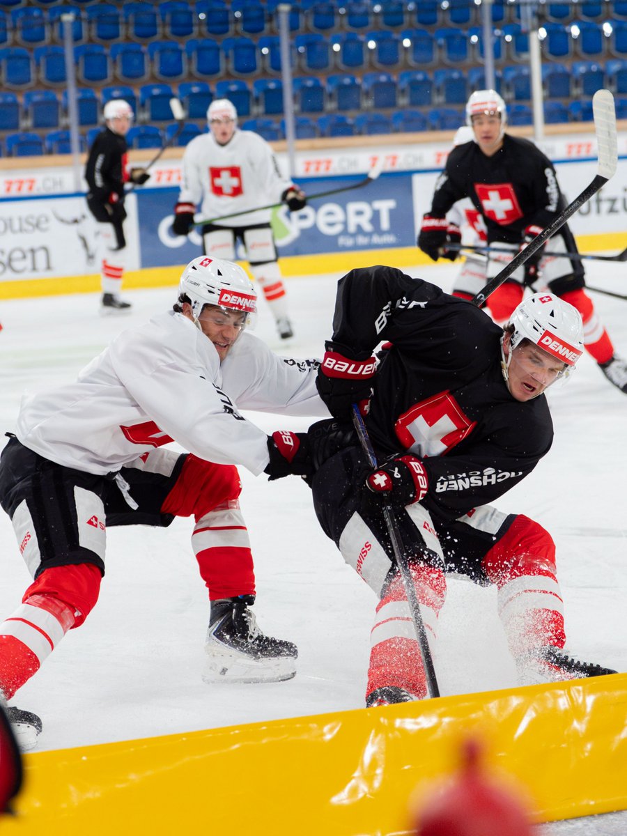 SwissIceHockey's tweet photo. 3️⃣ vs. 3️⃣ action in Davos! 💥🔥
#SIHF #ProspectCamp #zämefürdSchwiiz #ensemblepourlaSuisse #insiemeperlaSvizzera #insembelperlaSvizra https://t.co/B49UXM2C1v
