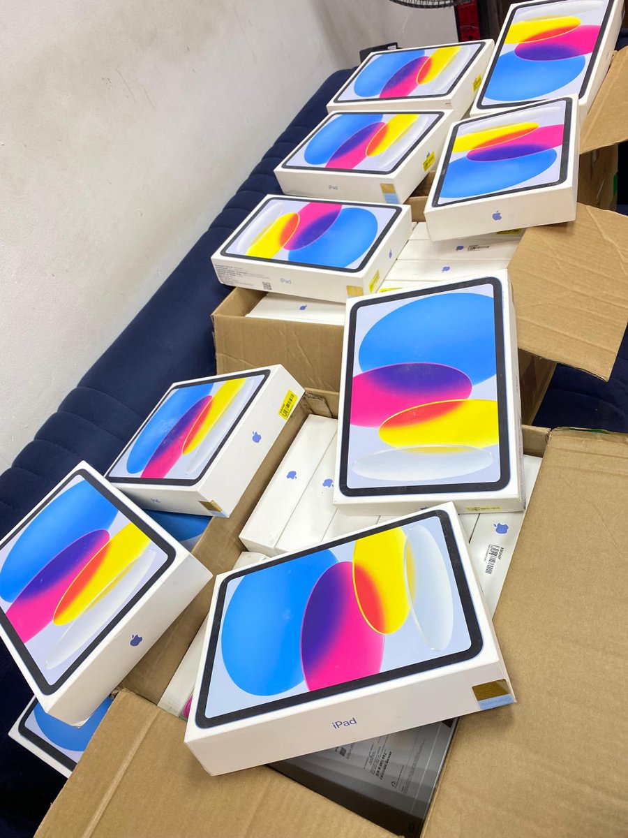 yungdzee's tweet photo. Brand new ipad 10th gen / 11th gen both 64gb 128gb 256gb wifi only and cellular dm for ur intrested one or both 💯
 Come buy peace of mind https://t.co/MLUdY39hfr
