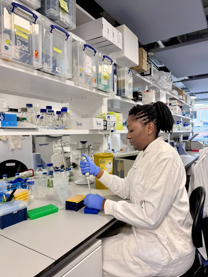 MARCAD7's tweet photo. Ndey Fatou Drammeh, #MARCADPlus PhD fellow, is currently undertaking advanced training in CRISPR/Cas9 gene editing of Plasmodium falciparum in the Moon Lab at @LSHTM as part of her PhD work on Plasmodium falciparum experimental genetics. 
#malaria #MalariaResearch #EndMalaria https://t.co/kYImc8gSuT