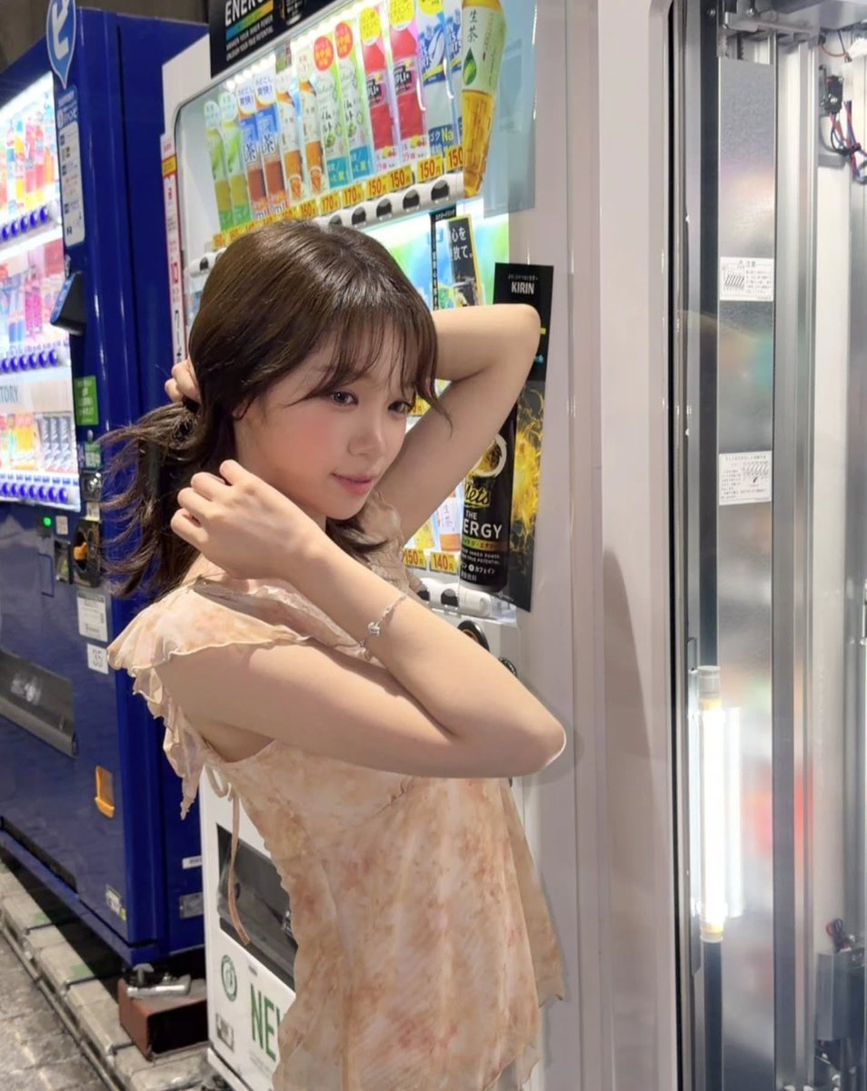KCW_COMPANY's tweet photo. [ 📱 ] @ _chaechae_1 #김채원

요즈음☀️

#swarovski

🔗 https://t.co/HriG5t6SAR

#김채원 #KIMCHAEWON #チェウォン #르세라핌 #LE_SSERAFIM https://t.co/bbhu0eGAN0