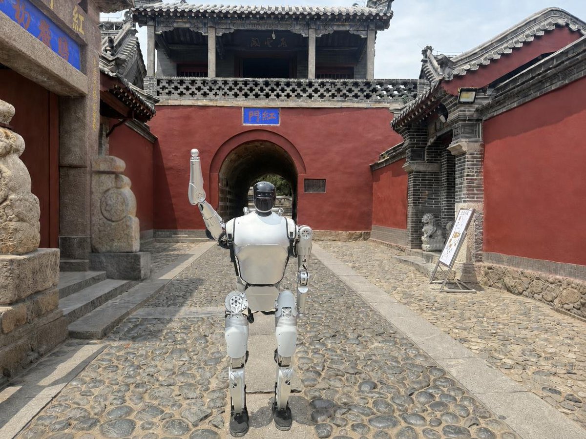 DailyBeijing's tweet photo. 首届 “CMG 世界机器人登泰山大赛” 启动。
The inaugural CMG World Robot Mount Tai (Taishan) Competition kicked off!
#RobotCompetition #MountTaishan #CMG #TechChina https://t.co/uxgxnaVk2Y