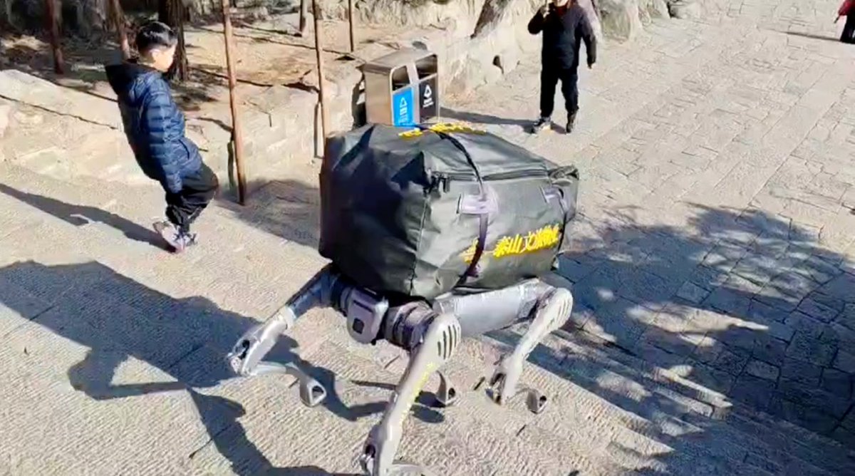 DailyBeijing's tweet photo. 首届 “CMG 世界机器人登泰山大赛” 启动。
The inaugural CMG World Robot Mount Tai (Taishan) Competition kicked off!
#RobotCompetition #MountTaishan #CMG #TechChina https://t.co/uxgxnaVk2Y