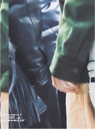 VMinvLivetoday's tweet photo. this VMIN photo sequence 🥹🥹 https://t.co/ijA2gqdlau