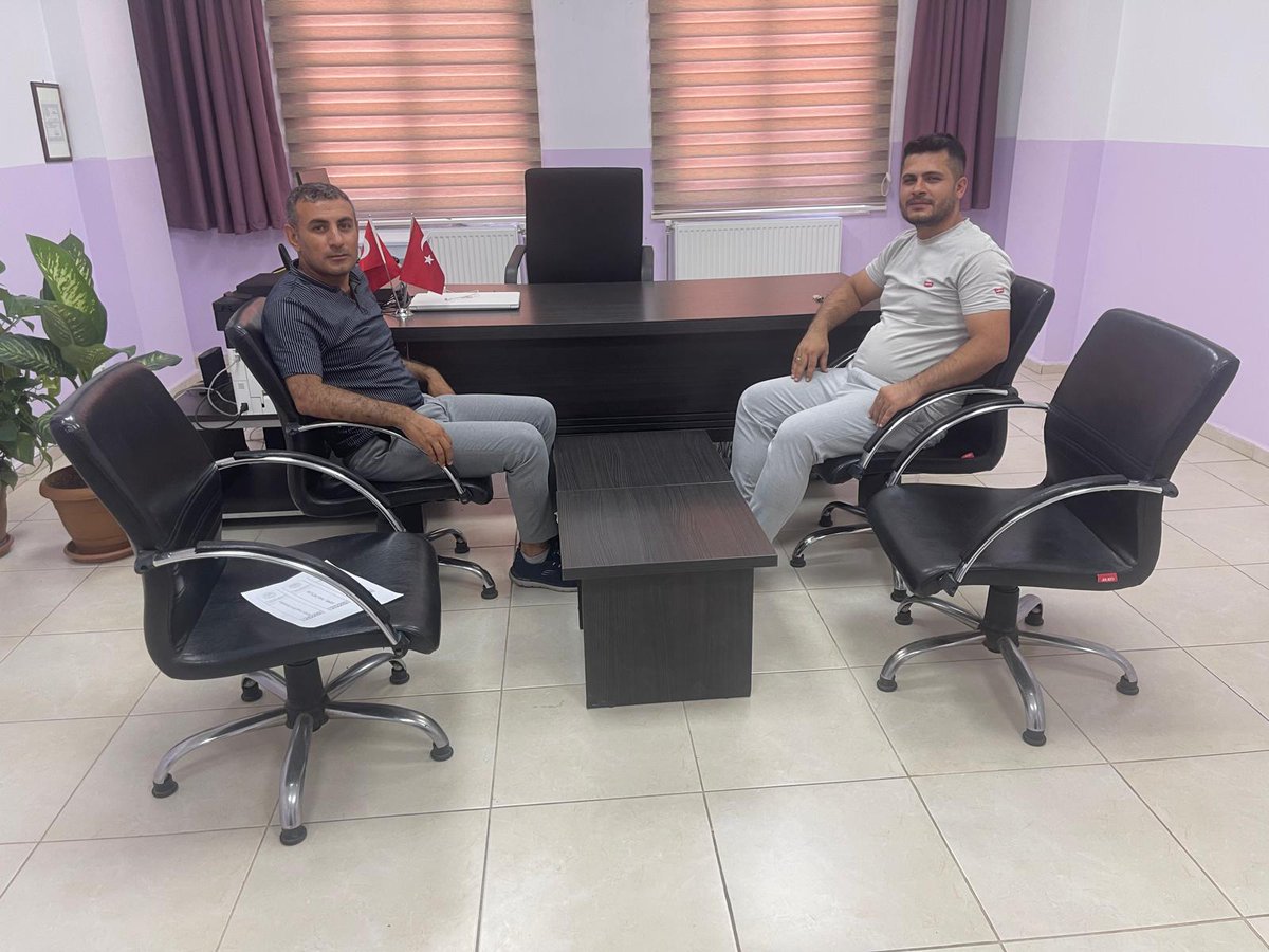 DargecitE's tweet photo. Zübeyde Hanım Ana Okulu Müdürü Fırat ÇİÇEK, kurum müdürümüz Emrullah AKAR’a hayırlı olsun ziyaretinde bulundu.
@bayramkose49 
@Selmangez 
@TcDargecit 
@Dargecit_MEM 
@emrllhakar https://t.co/5AvXy46Sj3
