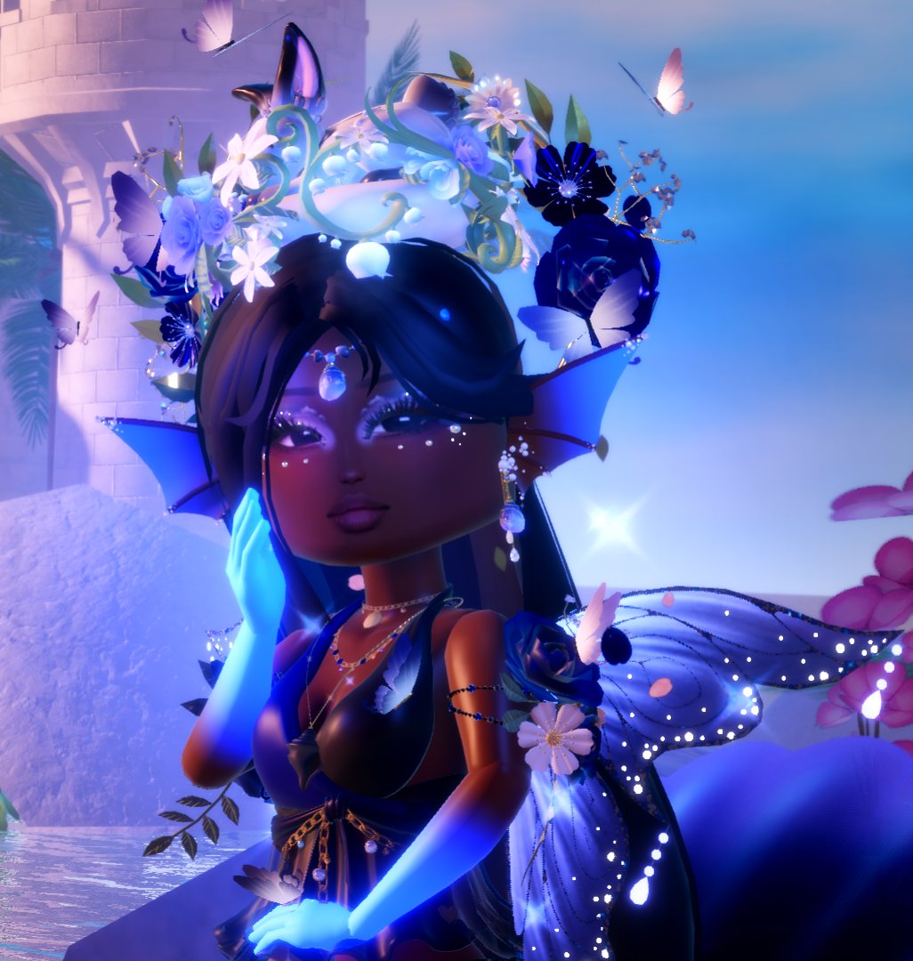 Gwen_Lunima's tweet photo. Im so obessed with my tidalglow main I can't stop staring 😍
I LOVE HER SO MUCH 😭💙🦋🌙
.
.
.
.
tags:
#roblox #royalehigh #robloxgame https://t.co/vq8tclVedM