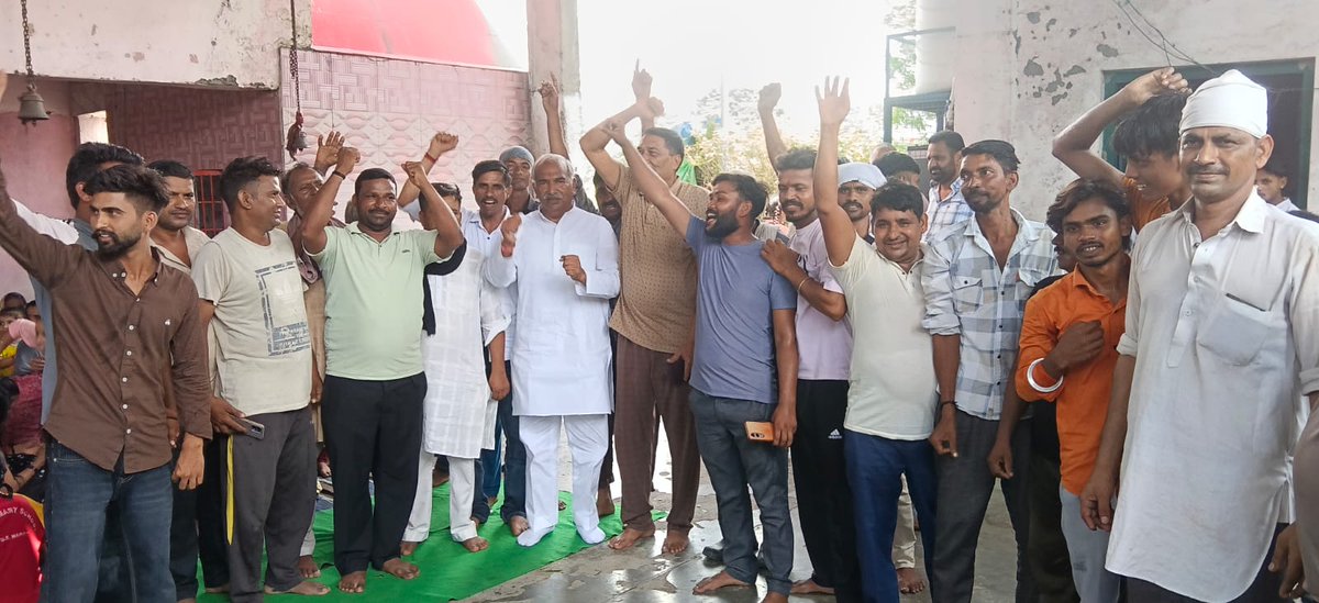 TheArvindPandey's tweet photo. श्री गुरु पूर्णिमा पर्व के उपलक्ष में आज विधानसभा गदरपुर के अंतर्गत सरदार नगर कॉलोनी स्थित शिव मंदिर में आयोजित कार्यक्रम में सम्मिलित हुआ।

#GuruPurnima | #SardarNagar | #Gadarpur | #Uttarakhand https://t.co/JMDrJsJYRH