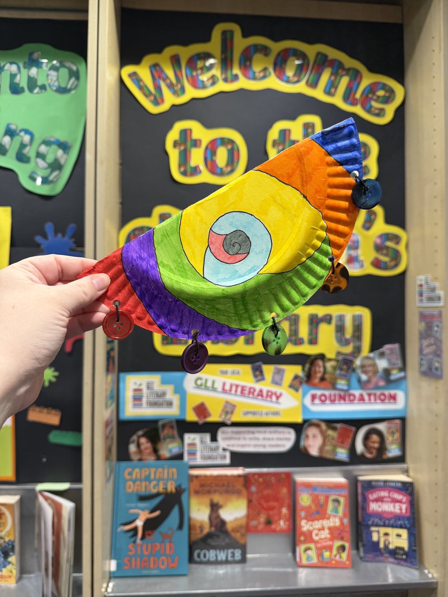 ElthamLibrary's tweet photo. We have such fun making at #ElthamLibrary’s #MessyMorning! This week we used different colours, materials and buttons to make musical instruments, celebrating #ReadToTheBeat! 🎶✏️ Join the fun every Monday from 10-11am to make friends, borrow books + #Craft! 🎨📚 #LoveYourLibrary https://t.co/afG9wzRIgs