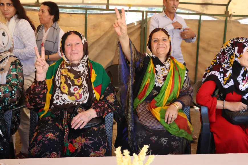 RojavaGundem5's tweet photo. 📍Qamişlo'da Buğday Festivali başladı. Amacı, buğdayın yetiştirilme aşamalarını ve ekonomik ve kültürel önemini sergilemek olan festival ilk defa düzenleniyor.

https://t.co/CsQBHzERNj https://t.co/dKRgLuUPhR