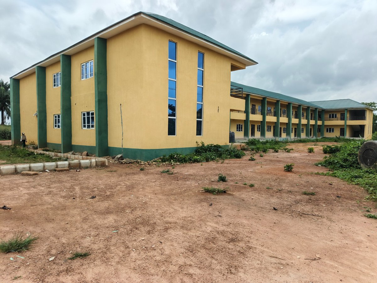 TrackaNG's tweet photo. From Dec 2024 to June 2026, a total of N809.7m was paid to Bibanks Global Ltd and Arc& Space Konsult Ltd for the Infrastructure Upgrade at Oyemekun Grammar School Akure, Ondo state. 

We visited this school and saw that there were some recent renovations around the school such as repainting and furniture supply. 

However, we do not have the details of all the upgrades done, hence, we could not assess how efficient the funds were used.

We call on @infoNSSEC, the implementing agency to provide the public with details of how funds disbursed to this project was used.