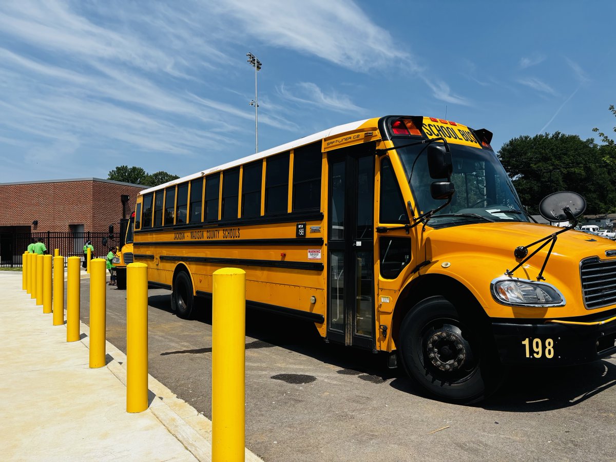 Formersportsguy's tweet photo. Let’s hear it one time for our transportation team🎉Bus shuttle service was a hit and our drivers continue to boldly represent our core values‼️ #service x #support @ #EduFest 🌠 https://t.co/vnXS9TavZs