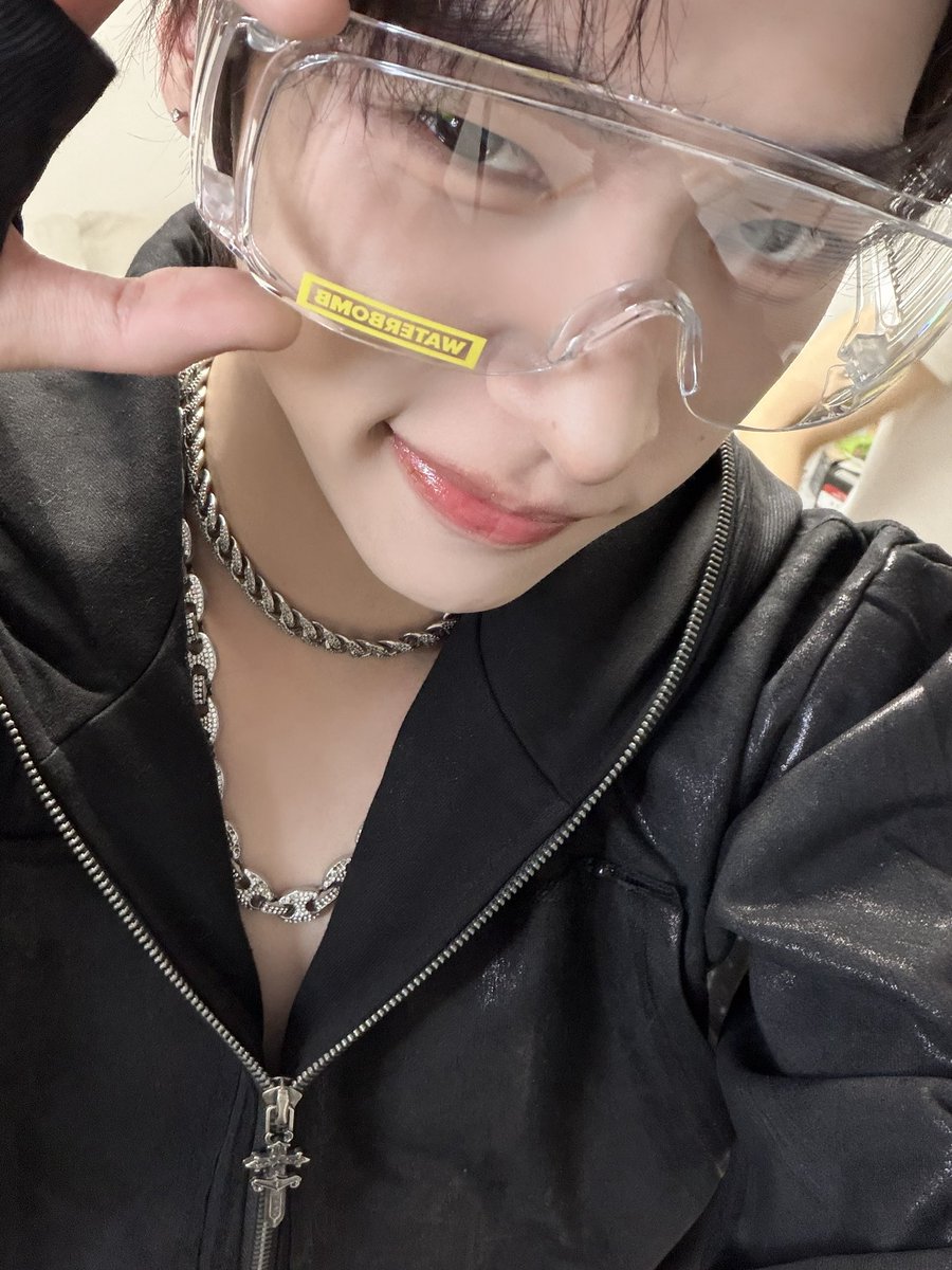 official_mme_'s tweet photo. WATERBOMB

#AGD #ROIC https://t.co/kcjkzyUpiN