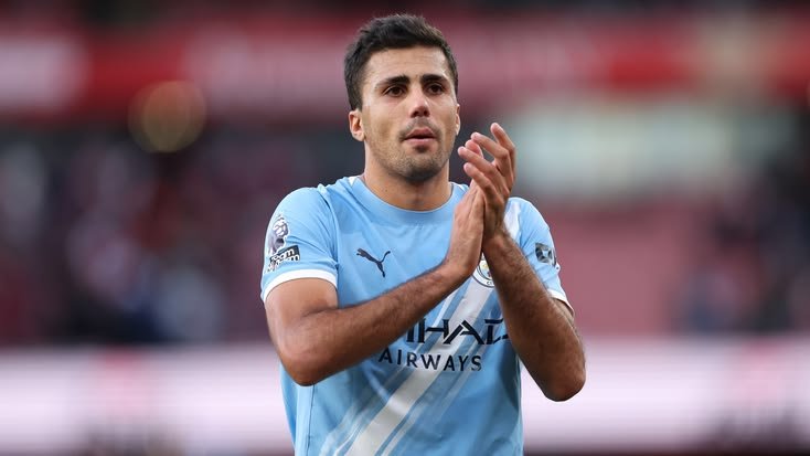 Mcfc_City17's tweet photo. Real Madrid have approached Manchester City for Rodri , Fiorentino Perez has given the green light and Real Madrid value him at £50 Million Pounds.

[@FabrizioRomano]

#mancity #mcfc #rodri https://t.co/MK7nSdTtA8