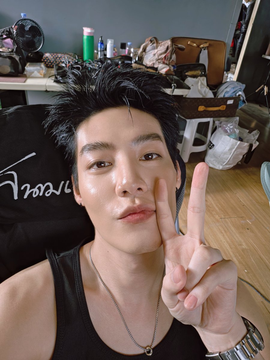 TheCrowClubTH's tweet photo. พี่ท๊าเลลล รายงานตัวฮับบบ 😚✌🏻

The Crow Club Q3 
#อีกาสมาคมQ3 https://t.co/09hnTiltjc