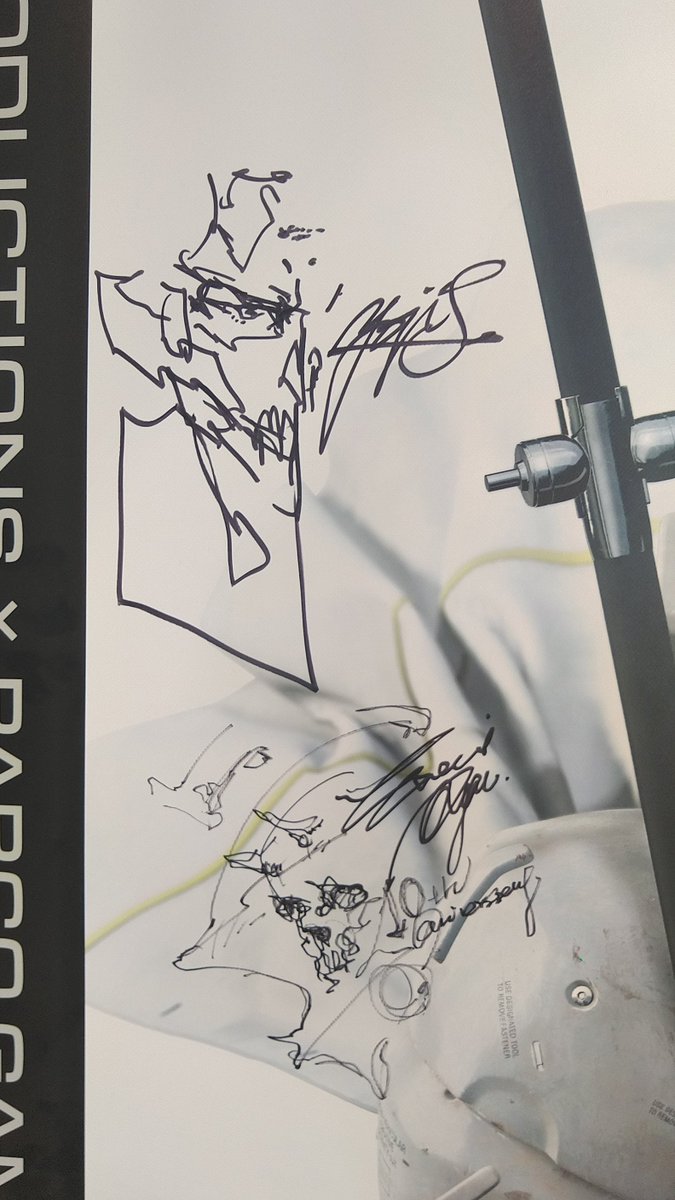 Flying_Pig_Boss's tweet photo. STRAND STORE寄ってきた。
Entei Ryuさんの作品の美しさに時間を忘れ眺めていました😍
展示の仕方もケースの写り込みが虚像と実像といった感じで興味深かった https://t.co/cN6DW71SDR