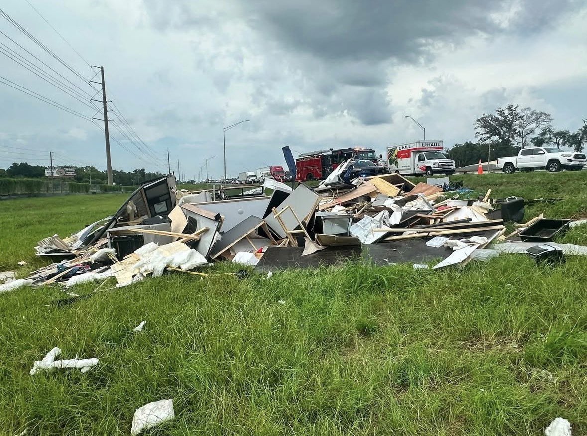1Nicdar's tweet photo. Perplexing is the only way to describe the scene near Ocala on Monday afternoon, that impacted traffic on I-75 SB. 

A vehicle towing a camper found itself off of the shoulder of the road. 

As impressive as the disarray captured in these images are, neither injuries nor impact to other vehicles were reported. 

Shoutout to Engine 4, Rescue 4, and FHP for ensuring the debris was off the road so no further issues ensued. 

Source: FloridaScanner