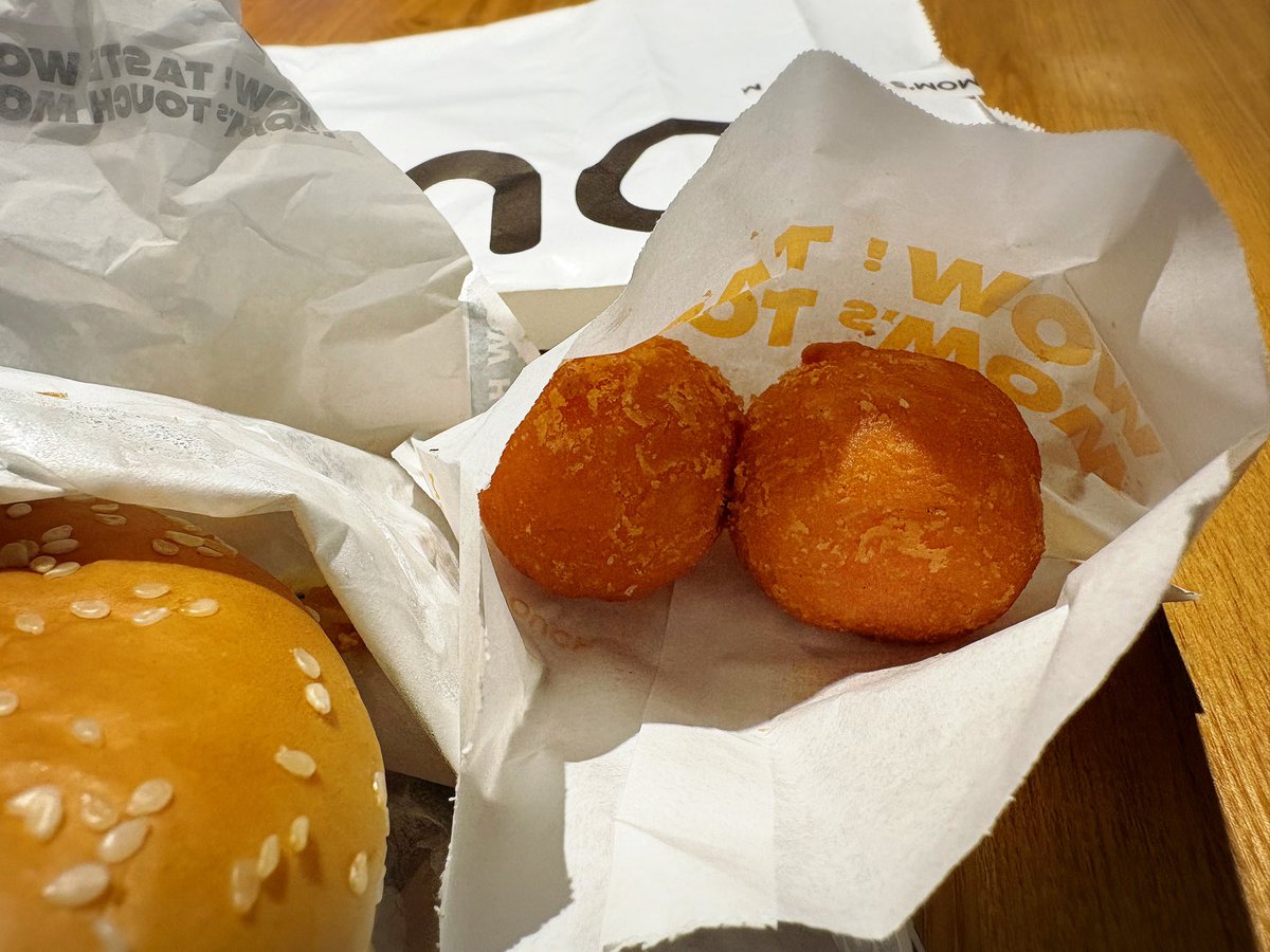 chikaco_eats's tweet photo. マムズタッチ
ハニーガーリックサイバーガー
チーズボール https://t.co/Fh2JjtB0qz