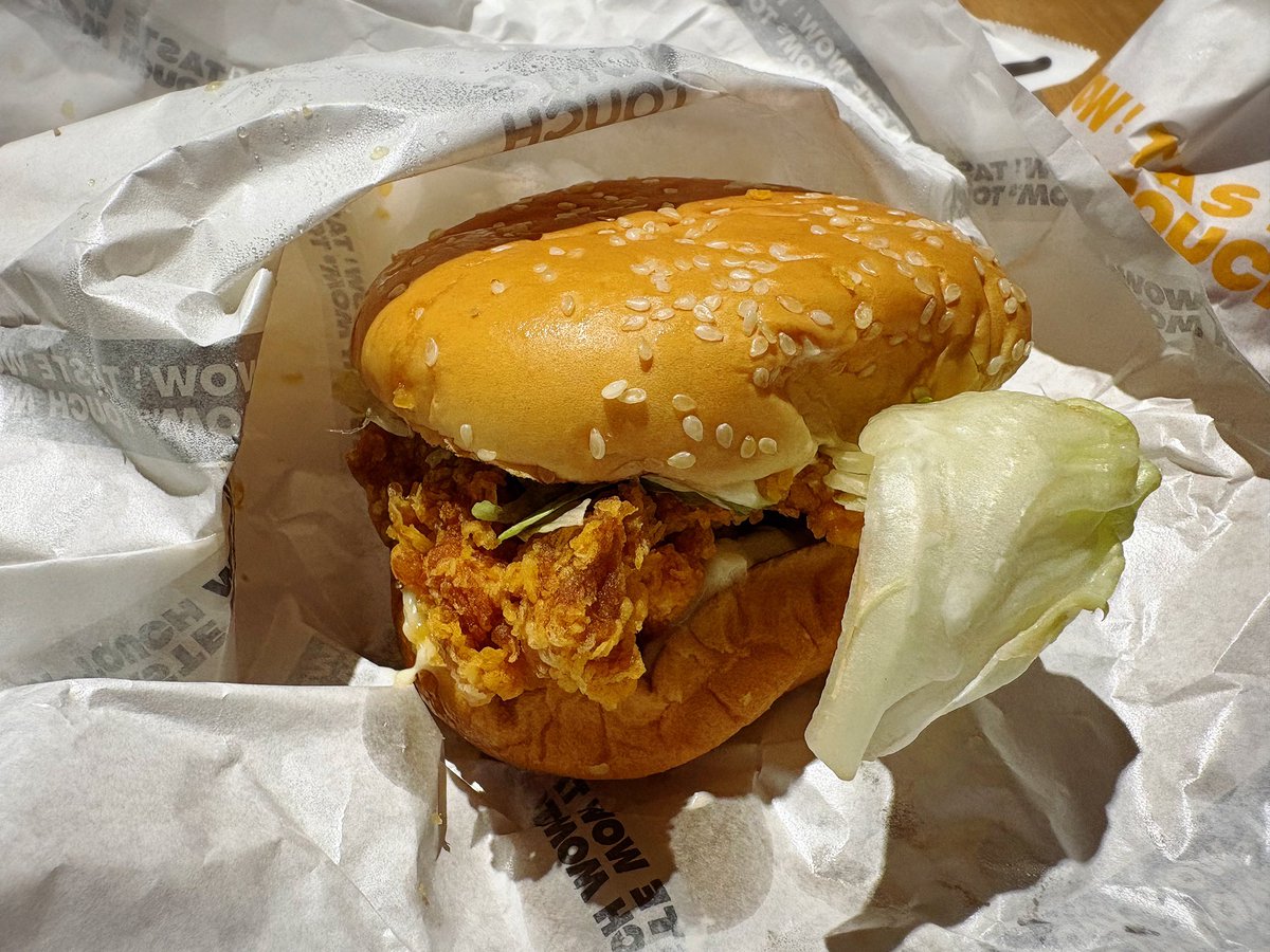 chikaco_eats's tweet photo. マムズタッチ
ハニーガーリックサイバーガー
チーズボール https://t.co/Fh2JjtB0qz