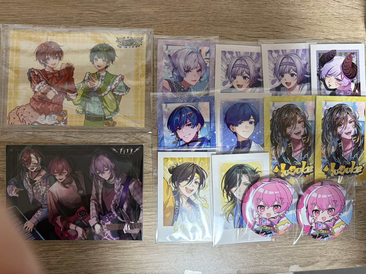 Azusa_O725's tweet photo. 求）固ツイ、買取、▷◀黒組
譲）画面のもの

#いれいすグッズ交換
#いれいすグッズ買取
#すたぽらグッズ交換
#クロノヴァグッズ交換
#ブラフラグッズ交換 https://t.co/rMwfPGJO39