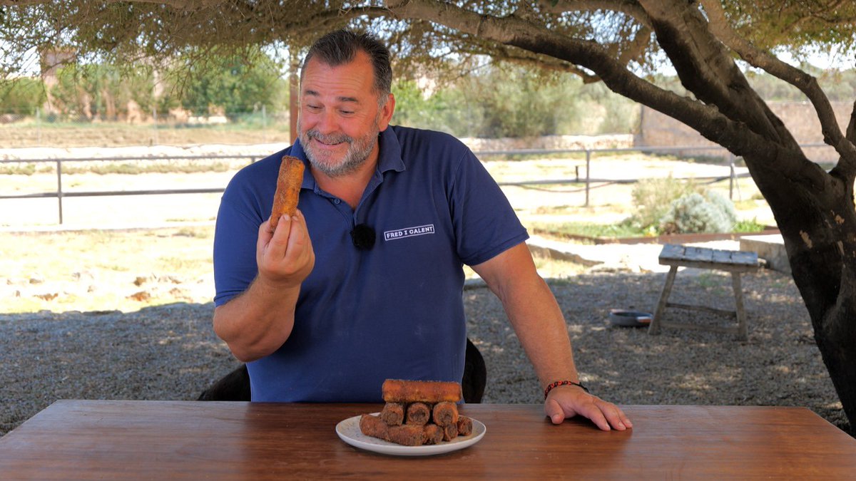 MiquelCalent's tweet photo. Avui a #FrediCalentIB3 cuixes de pollastre amb tomàtiga i taronja, coca de ceba, figues i panxeta confitada, ànnera amb salsa xinesa, cebiche de peix amb tumbet, gató de taronja, canyes farcides de xocolata…🍎🥯🍳🍔🐟🥩🍲🧁🍪👨‍🍳🎊🎉 https://t.co/0fPmBY0PF6
