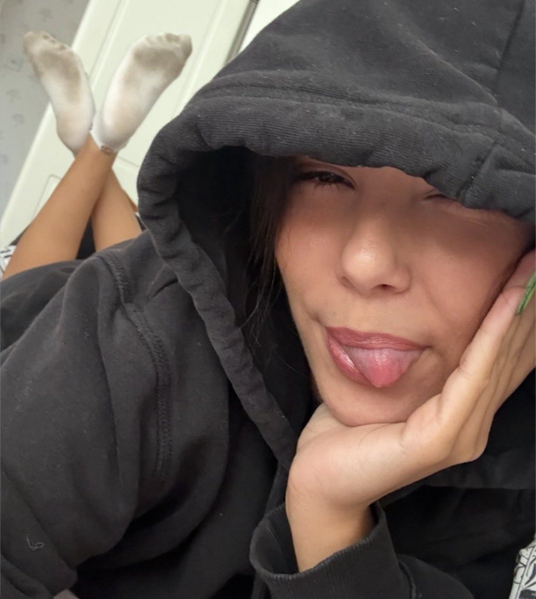 weak4athena's tweet photo. white socks get so dirty so quickly damn🤧

findom feet femdom uk https://t.co/KrGFEM2Bf6
