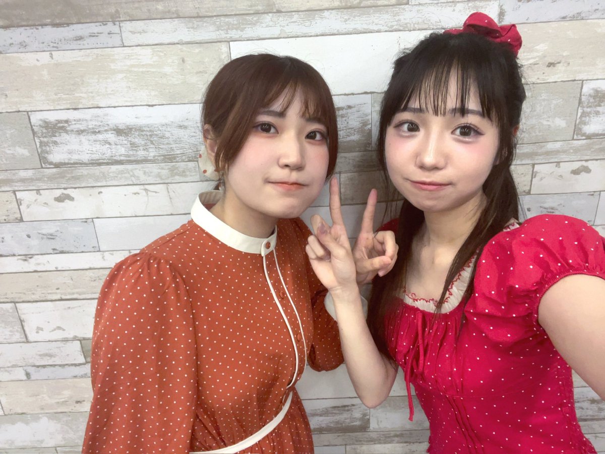 Ayasaki_Honon's tweet photo. お二人とお写真撮らせていただきました🥹

赤尾さん、とっても優しくて可愛かった…🫶🏻
百合セリフを一緒に読ませていただく貴重な体験…嬉しかったですし幸せでした💭

安堂さん、初ラジオ初生配信とは思えない落ち着きがありました…☺️
8月からの『さきどり』応援しております🫡
#耳のおともに #音泉 https://t.co/nIMgiufMco