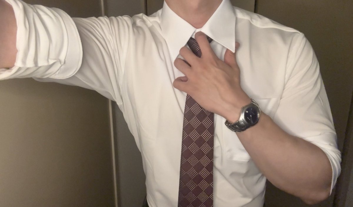 yanethachury31's tweet photo. 前に載せたやつやけど仕事終わり感が伝わるこっち服装の方がなんか良いね https://t.co/lI77V2ddIV
