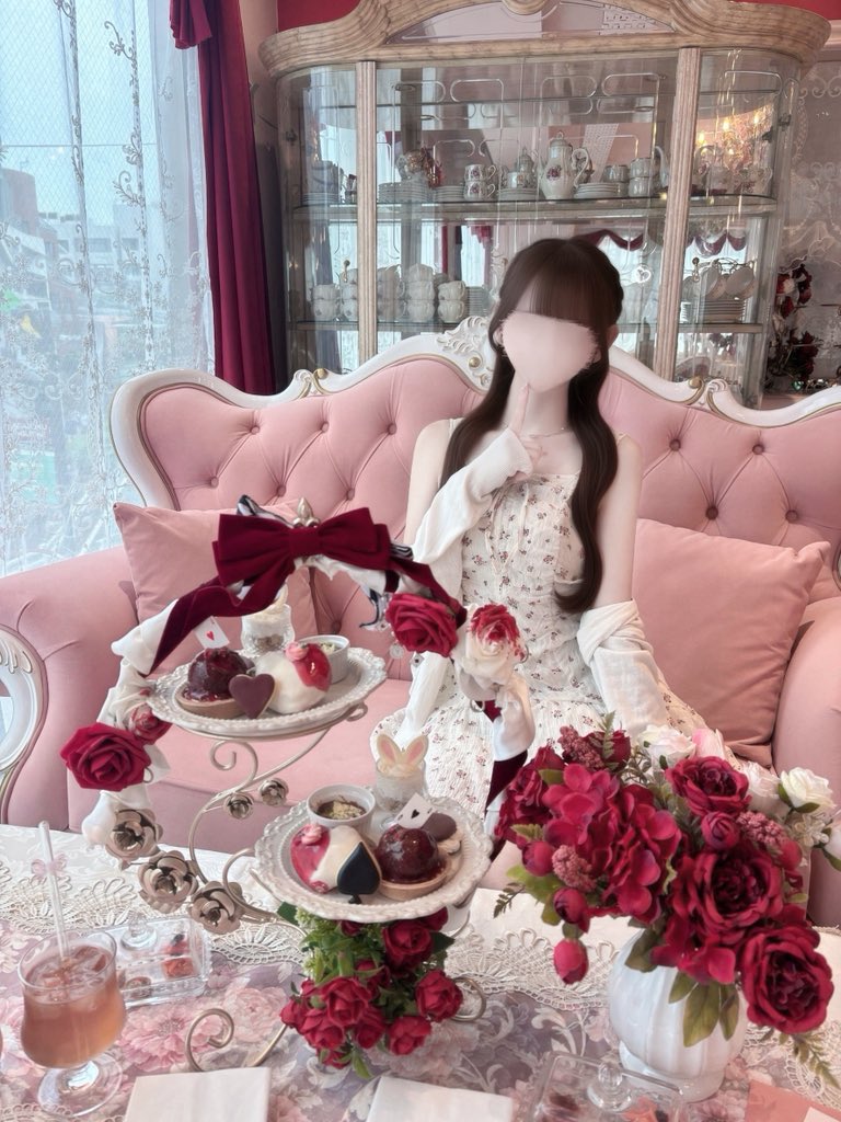 ku0x0mo's tweet photo. 📍atelier renard
アリスモチーフのアフヌン🐇🌹🃏
空間もデザートも本当に可愛かった꒰ᐡ⸝⸝ᴗ̤  ̫ ɞ̴̶̷⸝⸝꒱♡ https://t.co/fDihWTAwxj