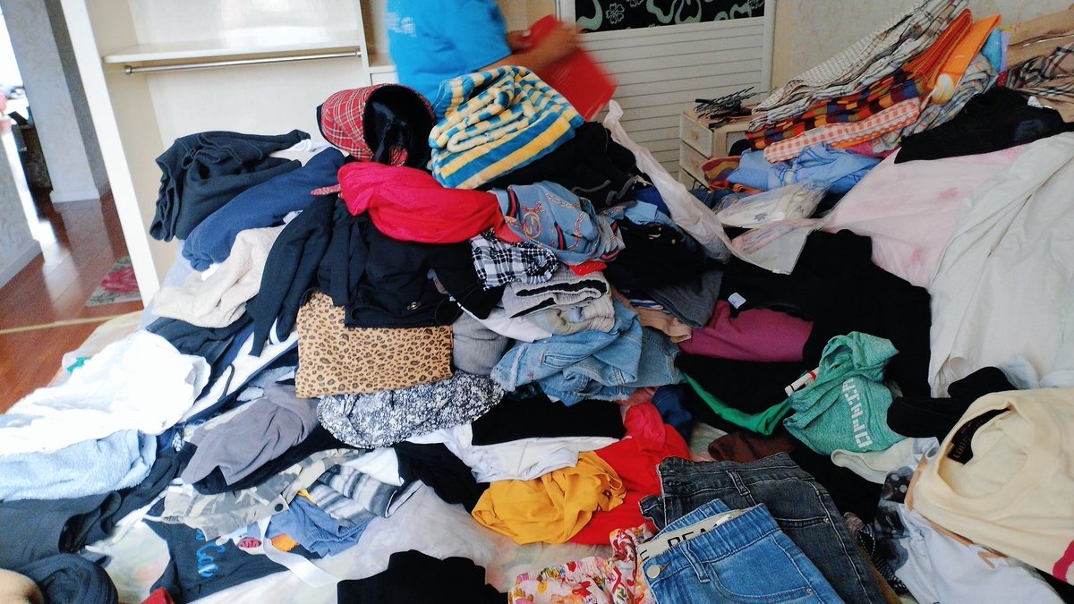 LucieDirosem's tweet photo. Tackling old clutter this weekend! Donate gently-used items to local charities instead of tossing them. One man’s trash is another’s treasure https://t.co/rsOl6YYHDV