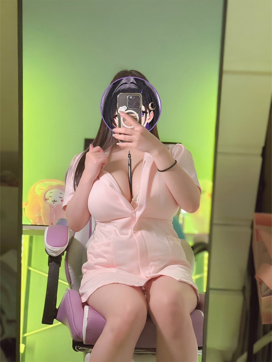 urara_live2's tweet photo. 絶対推しにした方がいい女の特徴9選

・変態で看護師のお姉さん
・🥧がHカップ
・患者くん(あなた)のことが大好き
・とにかく変態なお姉さん
・おっぱいがナースになって2カップ成長中
・むちむちで抱き心地が半端じゃない
・限界まで変態なお姉さん
・おっぱいがでっっっっっかい

最後の9個目はこれ　⬇️