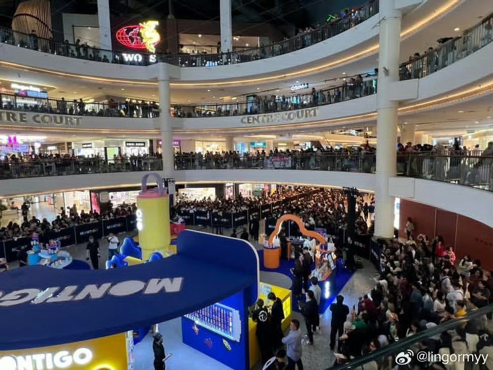 prettyummies's tweet photo. this is the crowd for their SOLO events. oh lingorm you will always be famous https://t.co/QsLjBDreOx