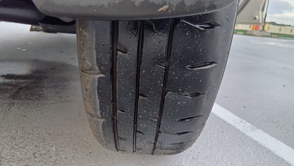 yohei_MAZDA6's tweet photo. タイヤを見たらドライビングテクニックが大体予測出来るらしいけど
写真でも分かるもんなのかな？
街乗りだから余程の癖以外は無理か
右前↖左前↗右後↙左後↘の順 https://t.co/Gudnrv4HSS