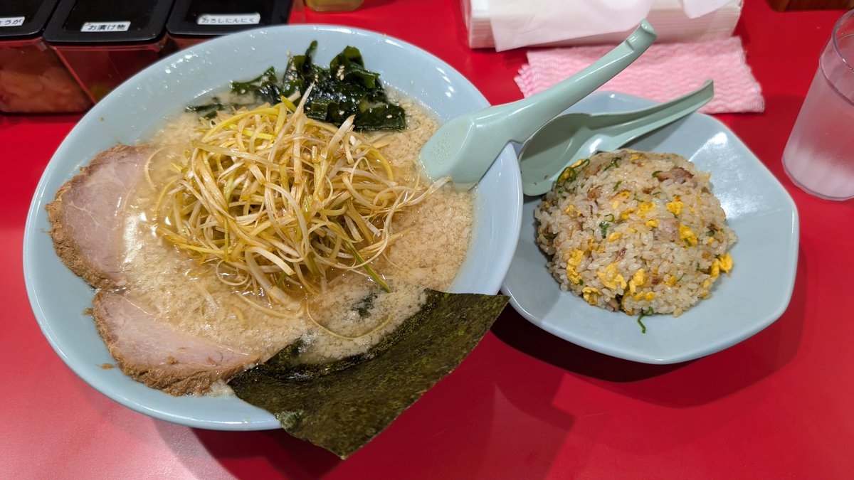 putitoyota3383's tweet photo. 水ヨントン争奪戦に負けたので骨をラーショで煮て来たよ🍜
もんちゃん🧡 https://t.co/nhdLI6WhT4