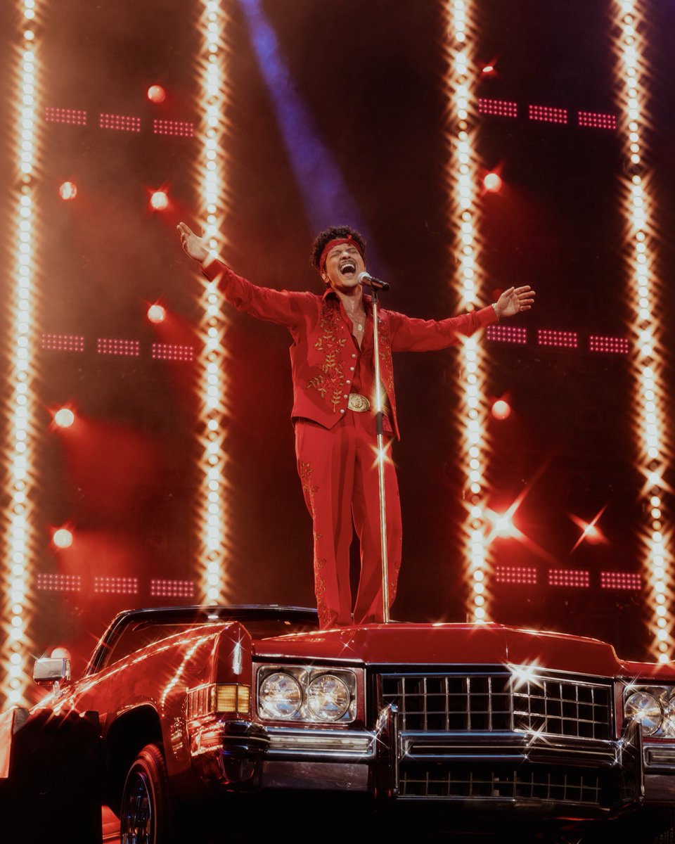 wembleystadium's tweet photo. Six unforgettable nights of The Romantic Tour ❤️🌹 https://t.co/7rxIuPb7lW