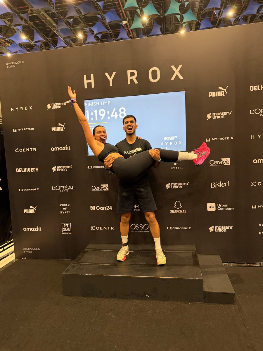 SejalSud's tweet photo. Imagine paying ~ ₹10,000 for a Race with NO PRIZE MONEY

HYROX reportedly made ₹8.1 Crores ONLY from Registrations

BEST PART - Hyrox doesn't own a single gym. No stadium. No building. Nothing.

Let me show you how 

A thread 🧵