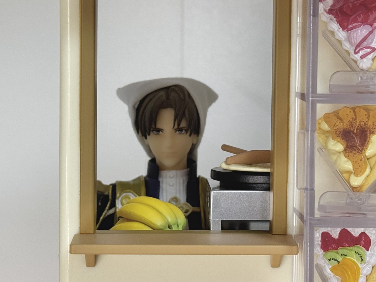none_nonnon's tweet photo. ╭─────────────────╮
 |   何をしましょうか？バナナの手打ち？    |
 |  クレープの焼き討ち？御随意にどうぞ｡   |
╰─────────────────╯ https://t.co/UfN1Xykvyh