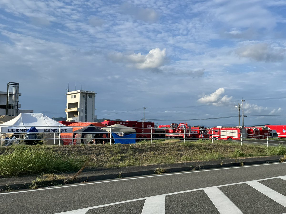 ojitorachannel's tweet photo. 熊本の自宅に帰ってきました。

災害支援に山口県から多くの消防隊の皆さんが駆けつけてくださっています。

本当にありがとうございます！

#がんばろう熊本 https://t.co/II31seQy6N