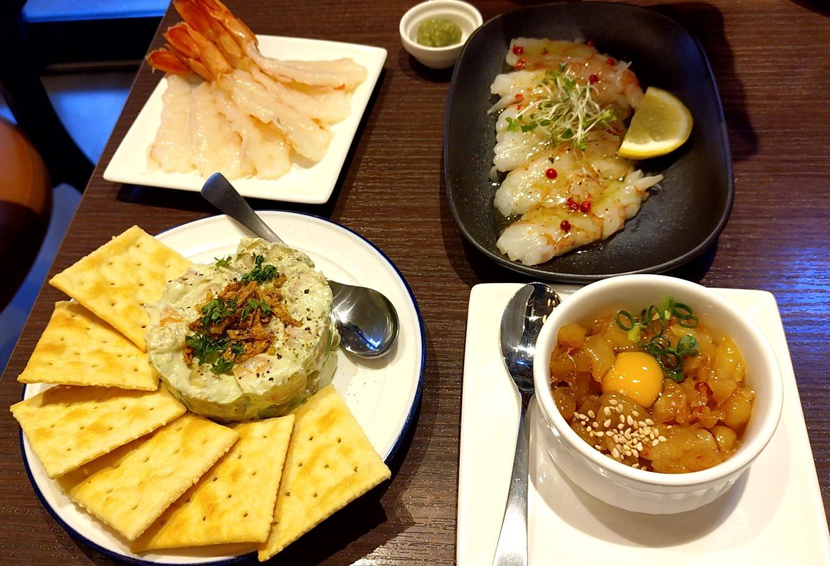 mukio86's tweet photo. Crab Shrimp and Oyster@赤坂
海老料理20種食べ放題をキメに行ってみた❗️

まずは…
赤海老の刺身
生海老のカルパッチョ
生海老のユッケ
海老とアボカドのタルタル

全く臭みがなくプリプリで海老自体の質が良くてそりゃあ🍺が進むって😁
(続く) https://t.co/xZvNj7Dm2m