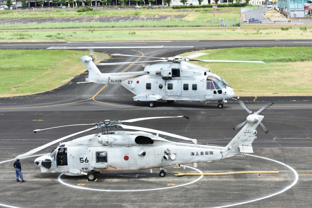 JMSDF_22aw's tweet photo. 7月28日に発生した令和8年熊本地震に対応するため、海自岩国航空基地第111航空隊所属の「MCH-101」2機が大村航空基地に到着しました。
#海上自衛隊 #JMSDF #大村 #岩国 #MCH #熊本地震 https://t.co/PSQBUmbMq7