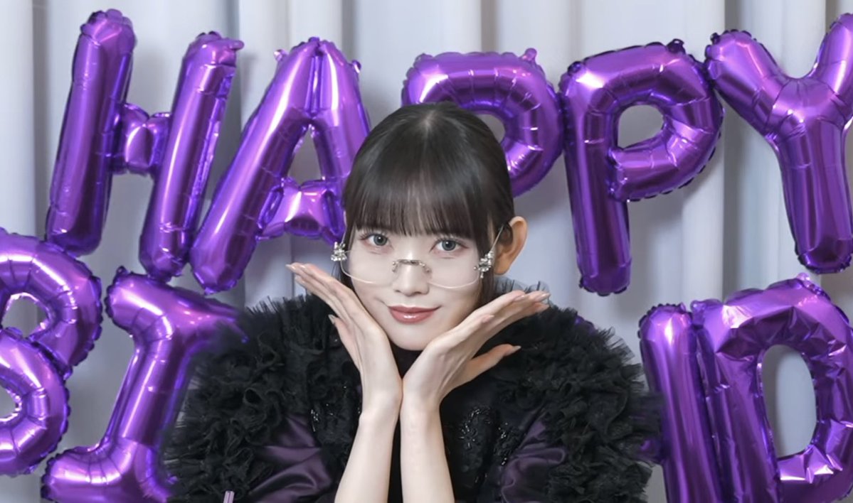 koshicutest's tweet photo. なぎ改めて22歳の誕生日おめでとう💜
配信がラブトレ終わりで嬉しかった🫶
突然優衣ちゃんビーチボールが登場して笑った😂
#真鍋凪咲 #OSA #きゅーすと https://t.co/4s4AhxQbKg