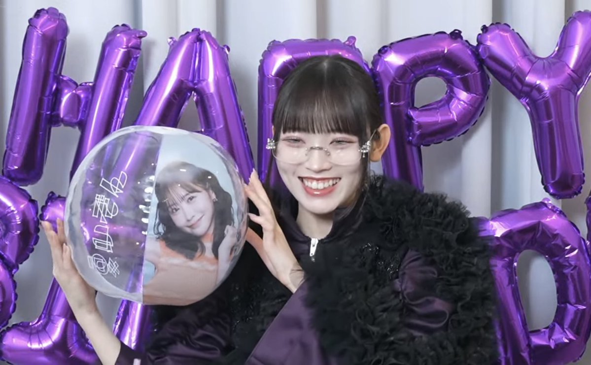 koshicutest's tweet photo. なぎ改めて22歳の誕生日おめでとう💜
配信がラブトレ終わりで嬉しかった🫶
突然優衣ちゃんビーチボールが登場して笑った😂
#真鍋凪咲 #OSA #きゅーすと https://t.co/4s4AhxQbKg
