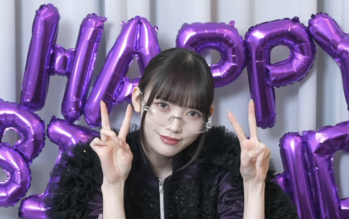 koshicutest's tweet photo. なぎ改めて22歳の誕生日おめでとう💜
配信がラブトレ終わりで嬉しかった🫶
突然優衣ちゃんビーチボールが登場して笑った😂
#真鍋凪咲 #OSA #きゅーすと https://t.co/4s4AhxQbKg