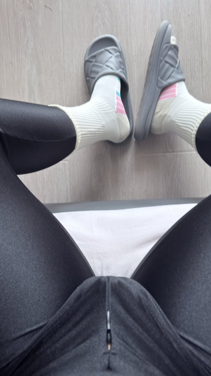 Abcax123_'s tweet photo. 拿下第一件zen
爽到了，决定穿一整天 https://t.co/7aJSYb63vP